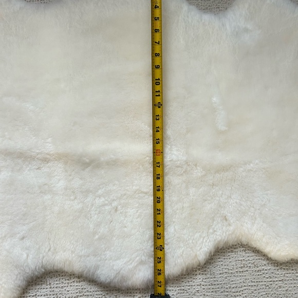 Soft Cream Sheepskin Rug - Picture 3 of 4
